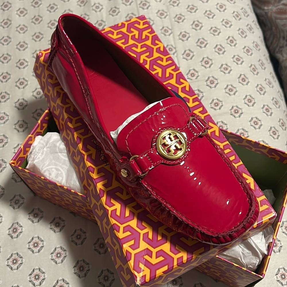 Brand new in box Tory Burch loafer!
